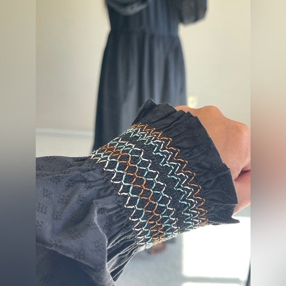 BIN#27 - UNIVERSAL THREAD Women’s Small Black Longsleeved Tiered Dress - Picture 4 of 6